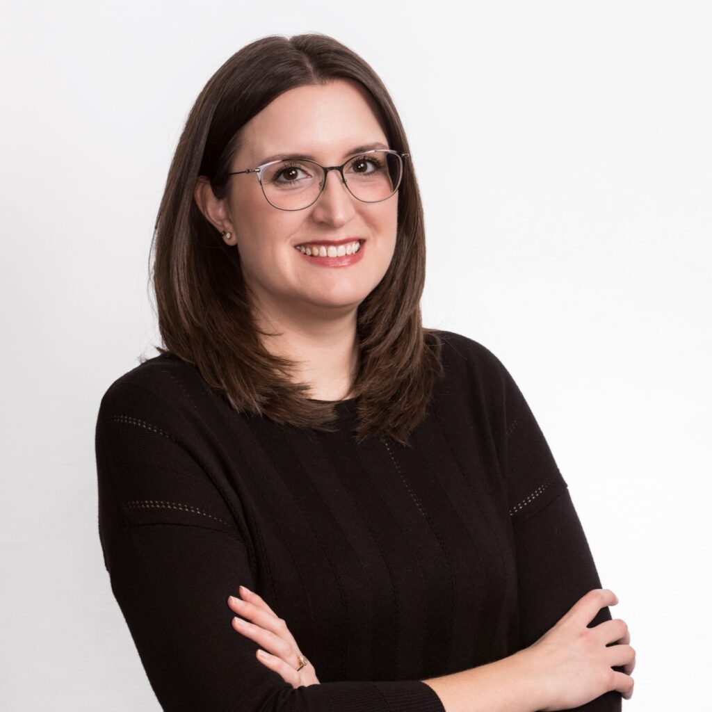 Professional headshot of Izzy Straub